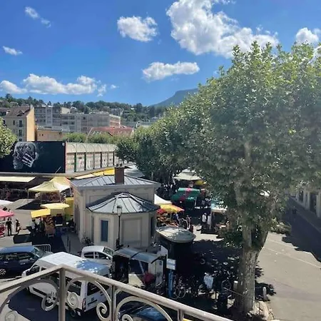 Moderne Place Du Marche Daire