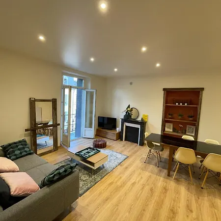 Moderne Place Du Marche Daire Aix-les-Bains