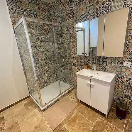 Lägenhet Moderne Place Du Marche