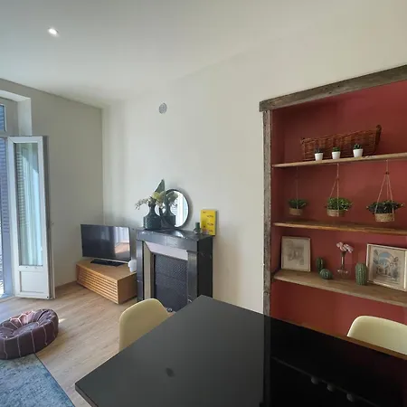 Moderne Place Du Marche *