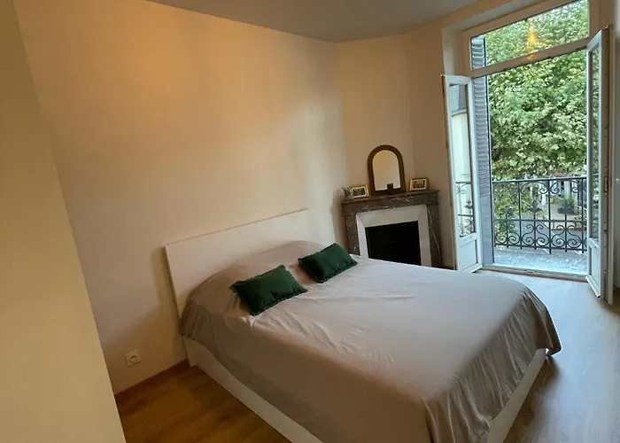 Moderne Place Du Marche *