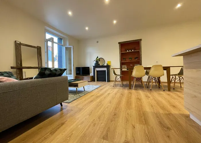 Moderne Place Du Marche * Aix-les-Bains