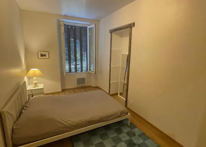 Moderne Place Du Marche Aix-les-Bains