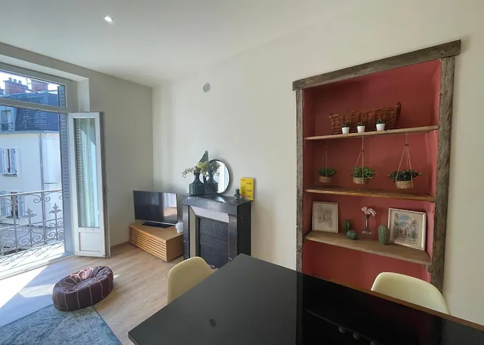 Moderne Place Du Marche *